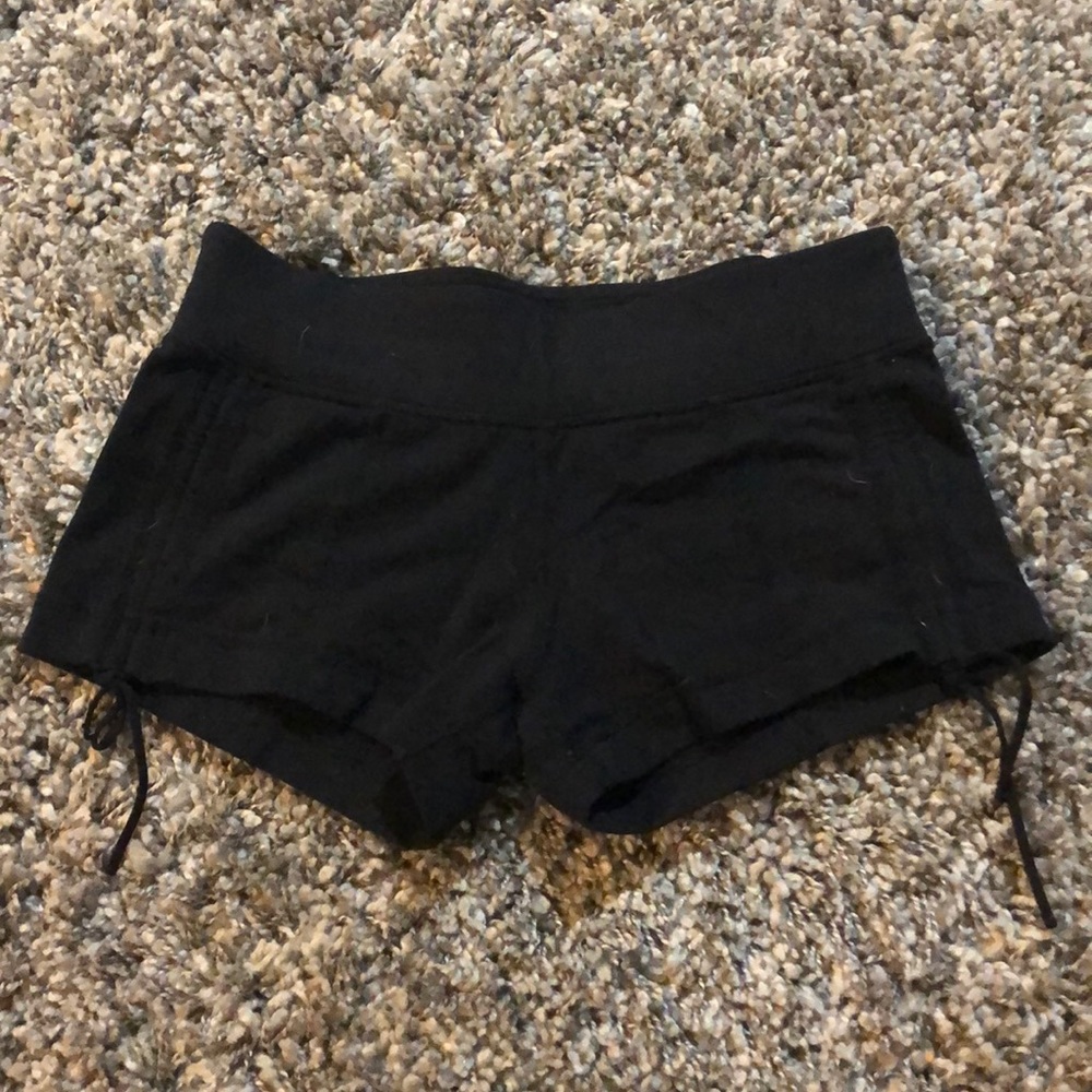 Lululemon hot yoga shorts